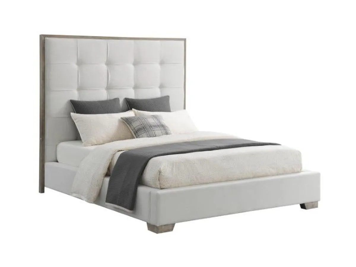Eleanor Tufted Fabric Bed