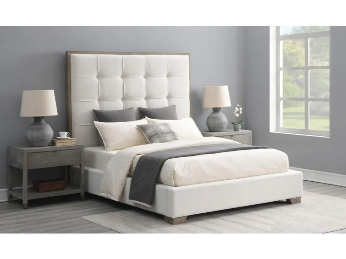 Eleanor Tufted Fabric Bed
