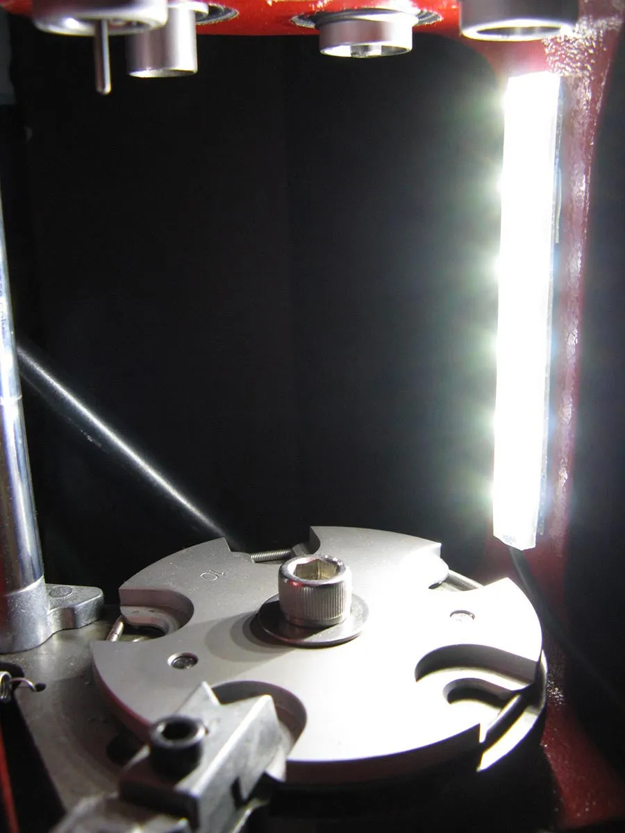 "Skylight" LED lighting system for the Hornady LNL AP