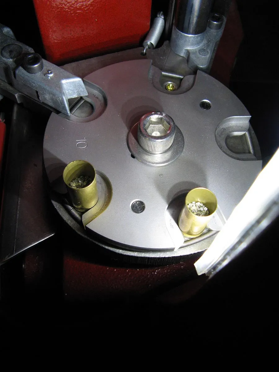 "Skylight" LED lighting system for the Hornady LNL AP